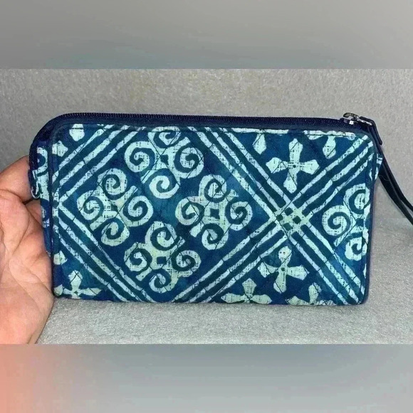 Vera Bradley RFID front Zip Wallet with Wristlet Cuban Tile blues organizational - Picture 6 of 6